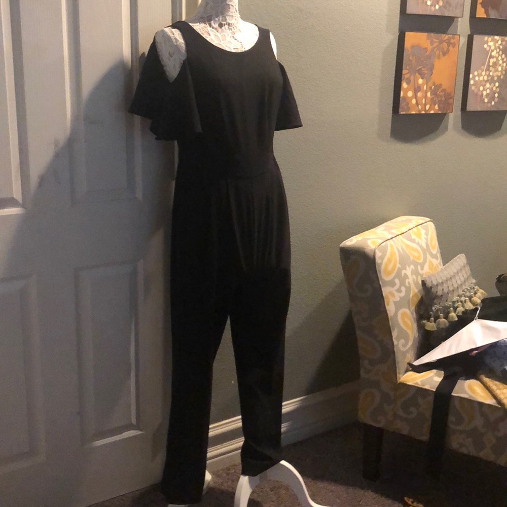 Eliza J jumpsuit black with pockets and belt.